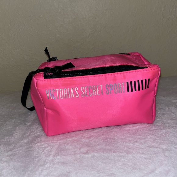 Victoria's Secret Handbags - VICTORIA SECRET SPORTS TOILETRIES POUCH